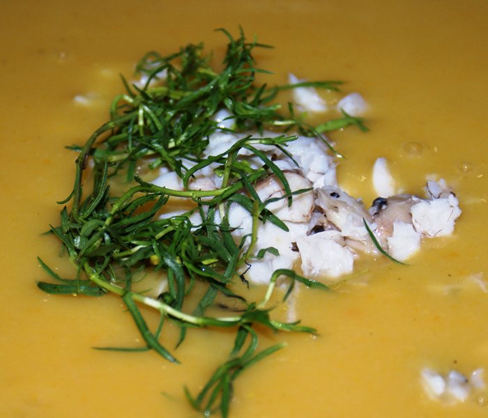 SOPA DE CABEÇA DE PESCADA, CHEROVIA E HORTELÃ DA RIBEIRA